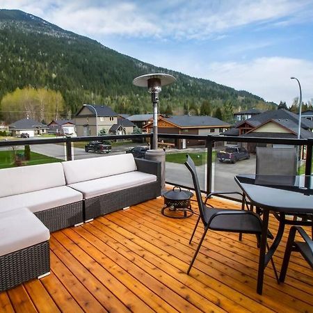 The Best 2 Bedrooms Suite In Revelstoke! מראה חיצוני תמונה