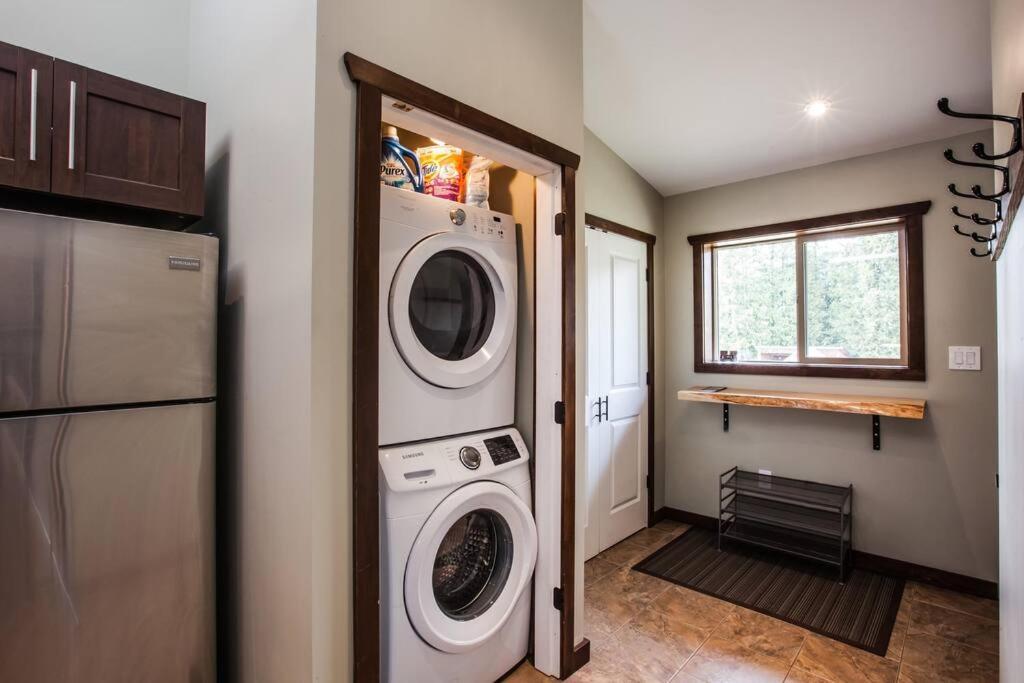 The Best 2 Bedrooms Suite In Revelstoke! מראה חיצוני תמונה