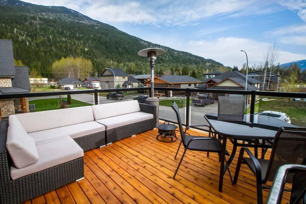 The Best 2 Bedrooms Suite In Revelstoke! מראה חיצוני תמונה