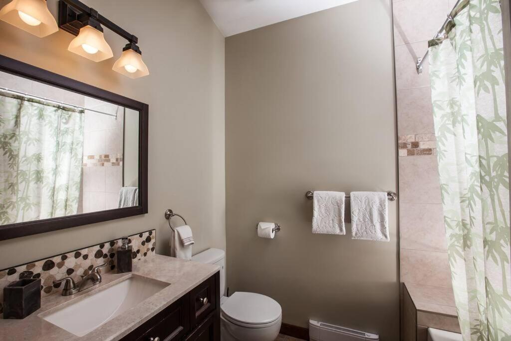 The Best 2 Bedrooms Suite In Revelstoke! מראה חיצוני תמונה
