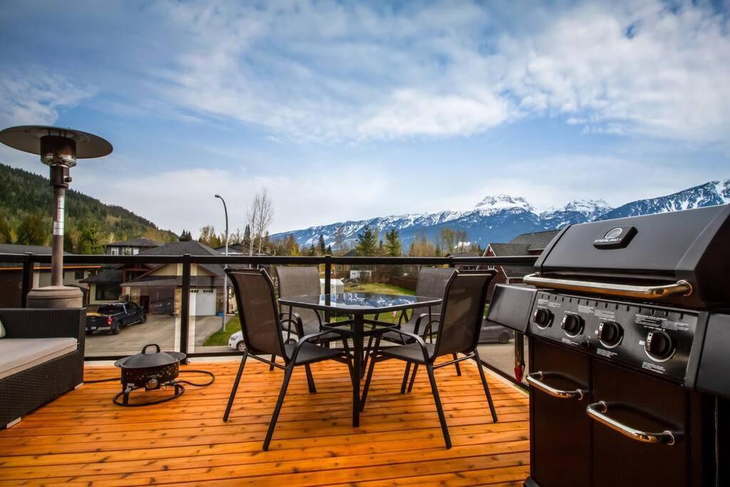 The Best 2 Bedrooms Suite In Revelstoke! מראה חיצוני תמונה