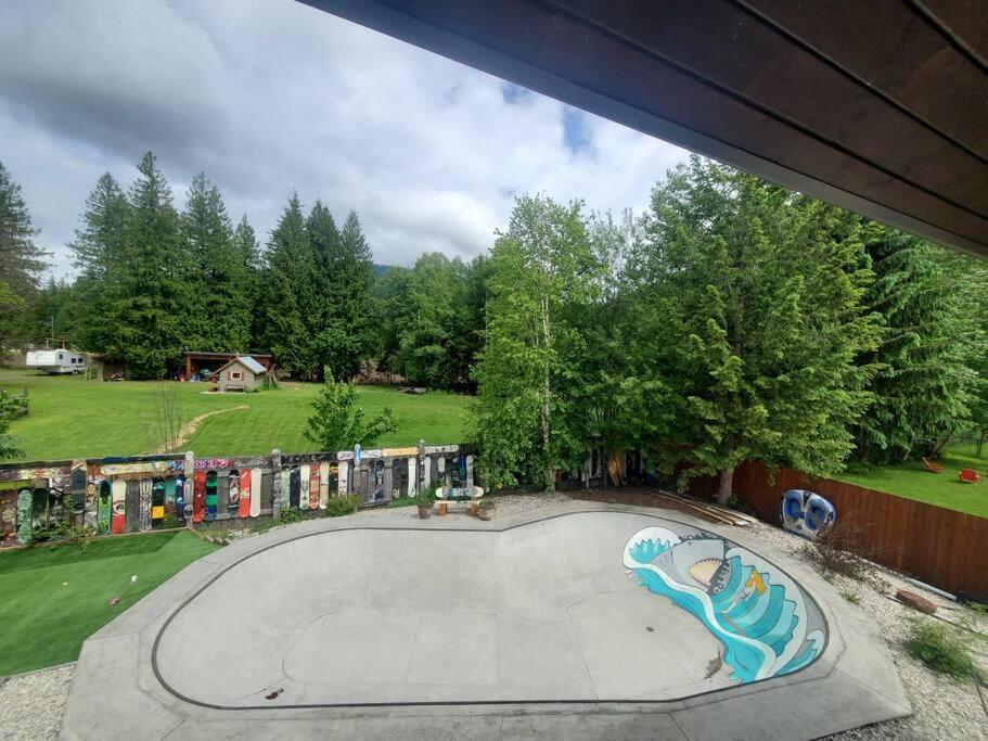 The Best 2 Bedrooms Suite In Revelstoke! מראה חיצוני תמונה