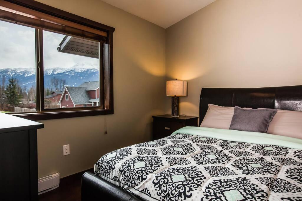 The Best 2 Bedrooms Suite In Revelstoke! מראה חיצוני תמונה