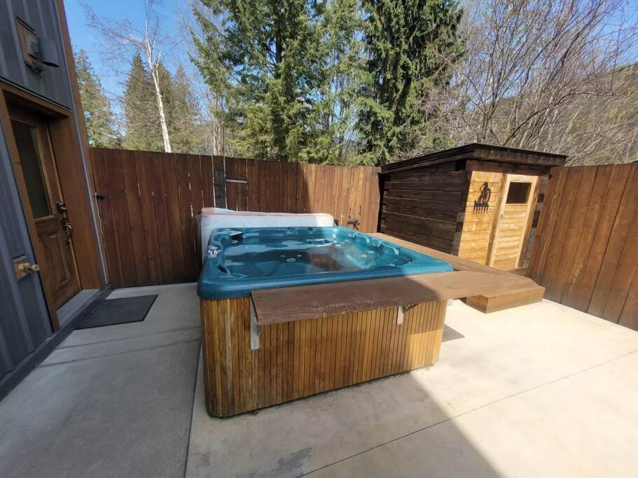 The Best 2 Bedrooms Suite In Revelstoke! מראה חיצוני תמונה