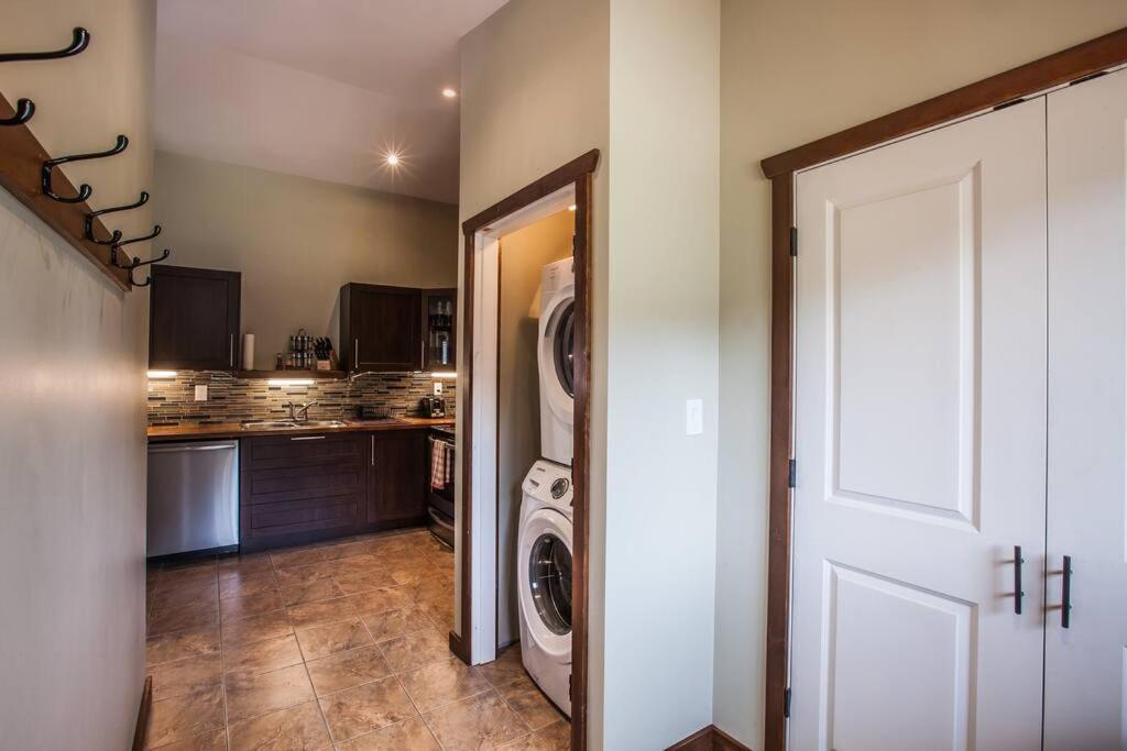 The Best 2 Bedrooms Suite In Revelstoke! מראה חיצוני תמונה